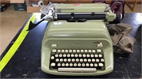 ROYAL VINTAGE TYPEWRITER