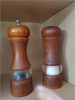 Wood Salt/ Pepper Shaker/ Grinder