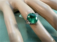 STERLING SILVER RING GREEN STONE SIZE 8