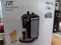 Kegerator mini SPT. Holds standard 1.32 gallons.