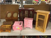 Assorted jewelry boxes.