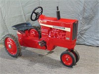 Internatioal 856 Pedal Tractor