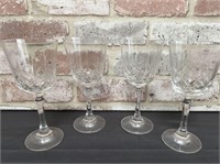 (4 PCS) FOOTED WINE GLASSES, 7" TALL; CLEAR GLASS