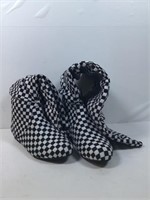 New Daily Shoes Size 7.5 Checkered Boots