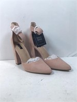 New Daily Shoes Size 7.5 Tan Suede Heels