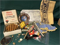 Miscellaneous vintage games, trinkets, marbles,