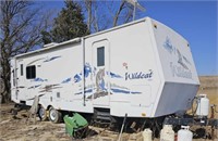 2007 Wildcat Camper w/ Slide Out - Bumper Hitch