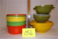 2 sets tupperware bowls w/lids