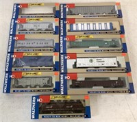 lot of 11 Walthers HO Train Cars