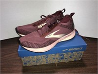 Brooks Women's "Levitate 4" Running Shoe-Size 11.5