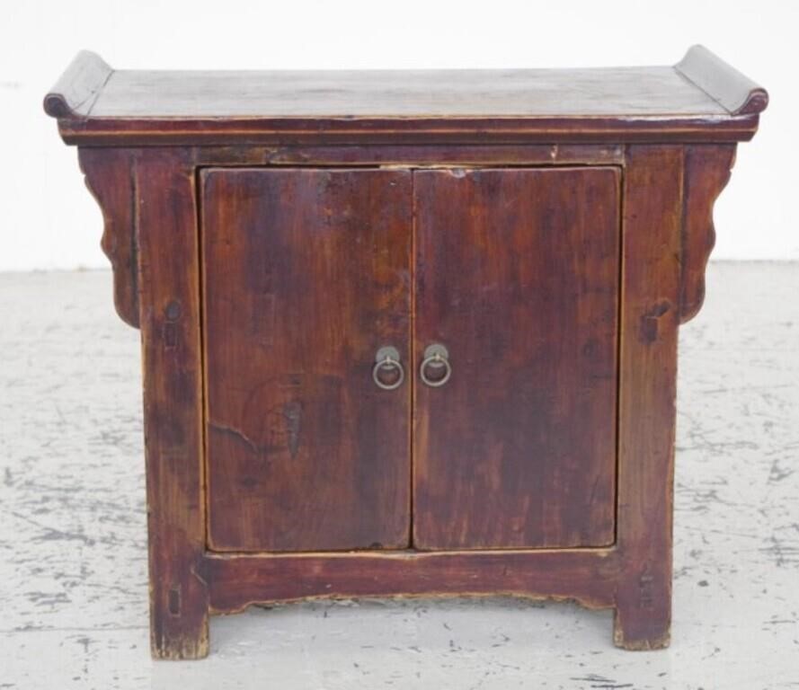 Small oriental 2 door cabinet