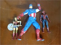 LOT OF 3 SUPER HERO FIGURINES