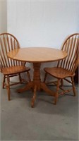 ROUND OAK DINING TABLE + 2 CHAIRS