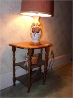 LAMP, BASKETS TABLE LOT