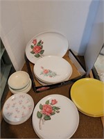 Melamine plates & other items, large group