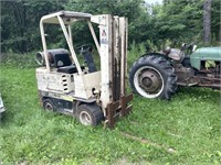 Allis- Chalmers ACP 30H Forklift