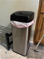 Automatic Trash Can