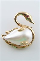 14k Yellow Gold and Mabe Pearl Swan Brooch