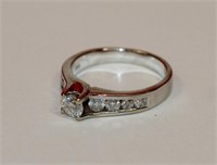14kt white gold Diamond Ring with center round