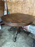 Round Oak Dining Table