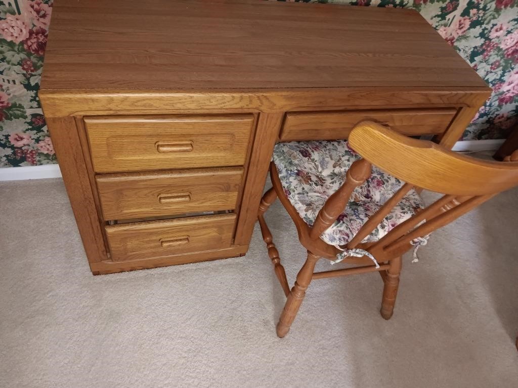 Oak desk and chair very nice.