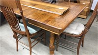 ANTIQUE OAK PRESSED BACK DINNG ROOM TABLE & CHAIRS