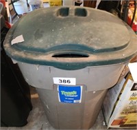 34 GALLON OUTDOORS TRASH CAN WITH LID