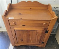 BROYHILL PINE 1 DRAWER 1 DOOR DRY SINK