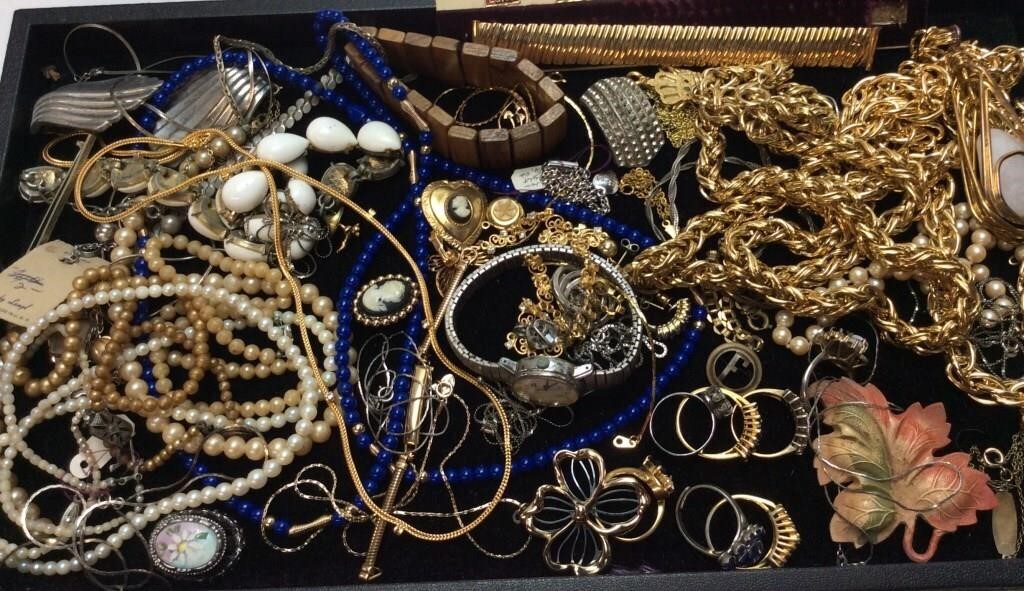 VINTAGE COSTUME JEWELRY