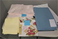 Table Cloths & Napkins, Assorted