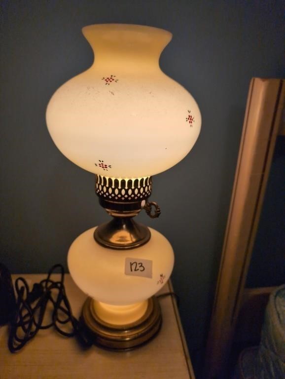 Vintage lamp w cracked lamp