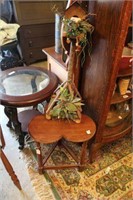 Clover Leaf Side Table & Birdhouse
