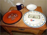 2ct Plates, 1 Bowl & 1 Mug