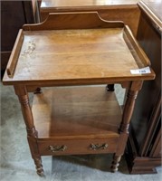STICKLEY MAPLE END TABLE