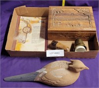 FLAT BOX OF SMALL DECORATIVE COLLECTIBLES