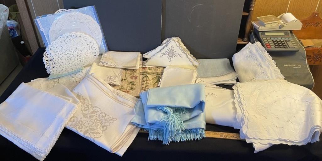 Lot of assorted tablecloths & napkins