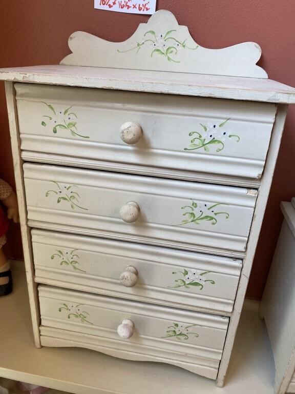 VINTAGE CHILDS DOLL DRESSER