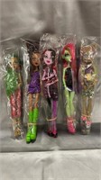 5 monster high dolls packaged