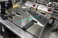 1X, WINCO DBL T/T ELEC FRYER, LIKE NEW!