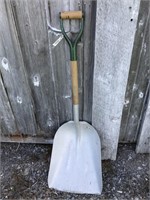 Aluminum Grain Shovel With Handle