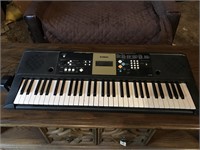 Yamaha YPT-220 Electronic Keyboard