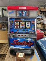 Slot machine w tokens (in working condition)