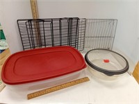Rubbermaid large Container W/Lid& StainSheild