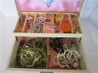Vintage Jewelry Box w/jewelry