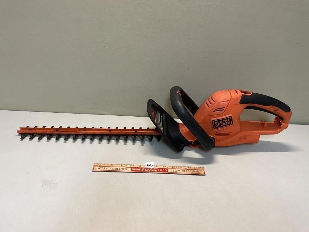 BLACK AND DECKER HEDGE CUTTER ELECTRIC