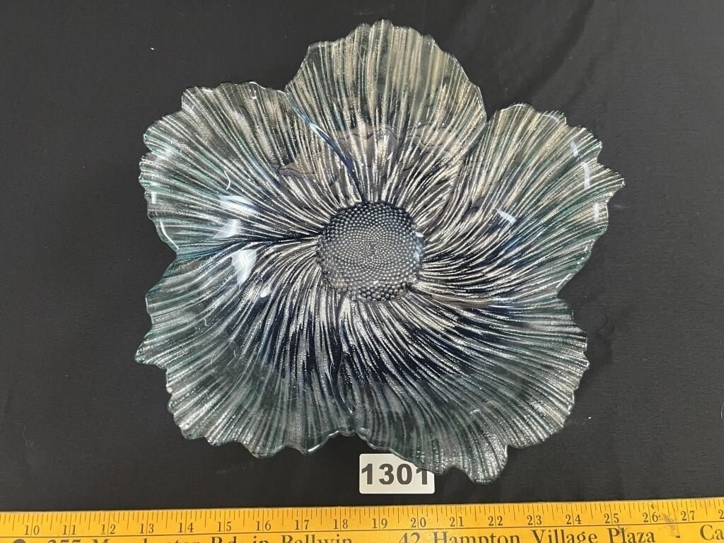 Art Glass Flower Shaped Bowl