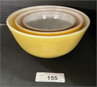 Vintage Pyrex Bowls.