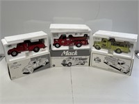 3 x Model Cars / Trucks 1:34 Scale