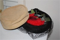 Lot of two vintage hats