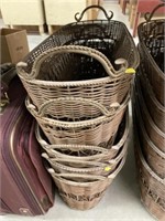 (5) Wire Form Planters